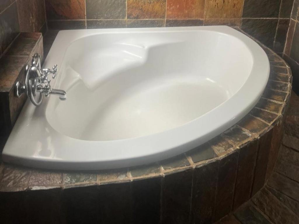 Karee Guesthouse Thabazimbi Oda fotoğraf